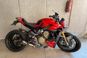 Ducati streetfighter v4s - full carbon/akra