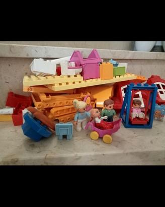 Casa famiglia Lego con 4 personaggi