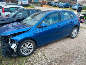Volkswagen Polo 1.0 TSI Life SINISTRATA