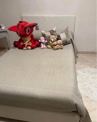 Letto bianco ad una piazza e mezza
