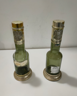 Bottiglie di brandy vecchia Romagna con guarniture