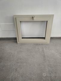 finestra in alluminio bianca   