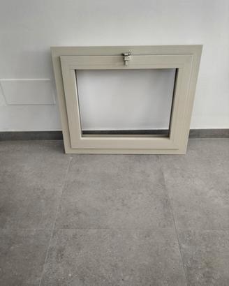finestra in alluminio bianca   