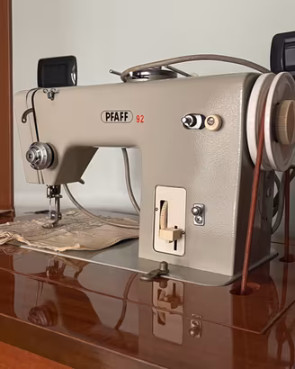 Macchina da cucire PFAFF 92 Vintage con mobile
