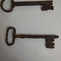 antiche chiavi in ferro