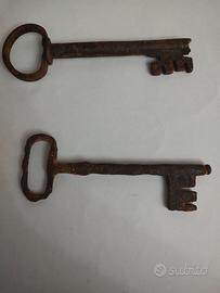 antiche chiavi in ferro