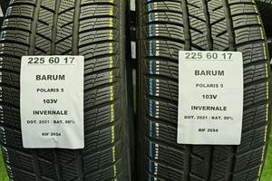 2 GOMME 225 60 17 BARUM INV RIF2654