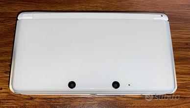 Nintendo 3DS + caricatore originale e custodia