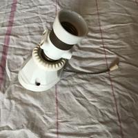 Vecchio portalampada in ceramica