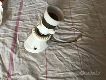 Vecchio portalampada in ceramica