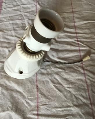 Vecchio portalampada in ceramica