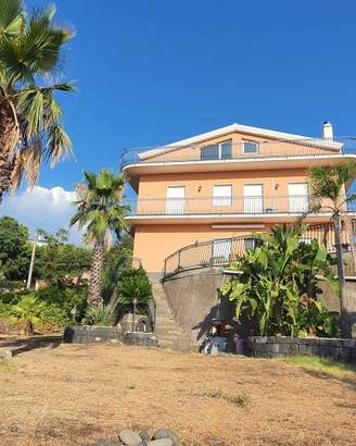 Villa di 250 m² con più di 5 locali e box auto dop