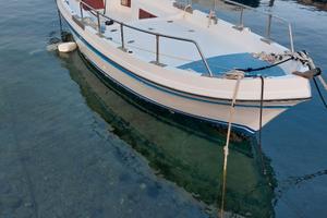 Barca gozzo a motore.