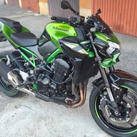 kawasaki z 900 del 2024 con 9.800 km