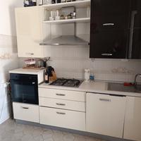 Cucina , cameretta, camera accessori da giardino 