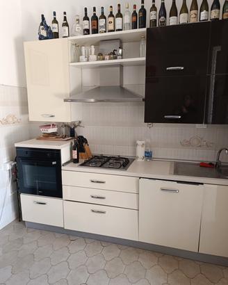 Cucina , cameretta, camera accessori da giardino 
