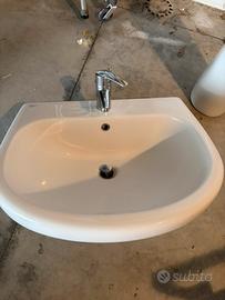 Lavandino con colonna