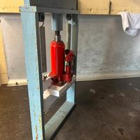 Pressa manuale