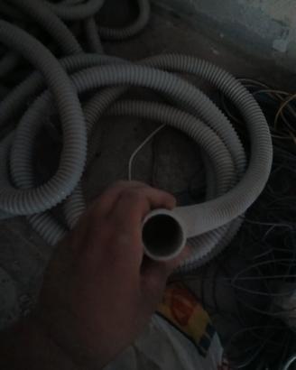 Tubo corrugato grigio 