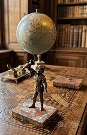 piccolo globo con scultura in bronzo