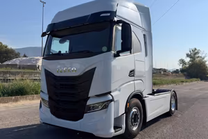 TRATTORE STRADALE IVECO SWAY 530