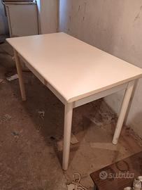 Tavolo rettangolare bianco 