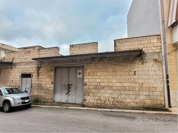 Garage appartamento piano terra con terrazza