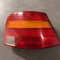 Faro posteriore destro volkswagen golf 4