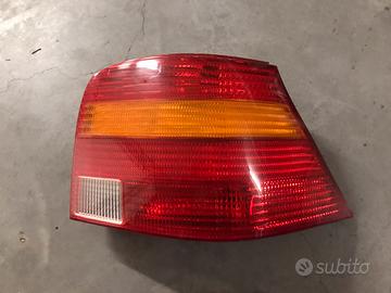 Faro posteriore destro volkswagen golf 4