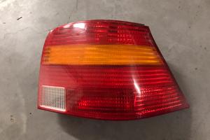 Faro posteriore destro volkswagen golf 4