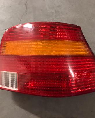 Faro posteriore destro volkswagen golf 4