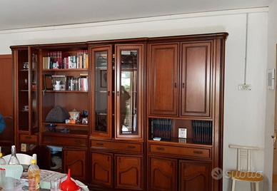 Mobile sala in legno marrone
