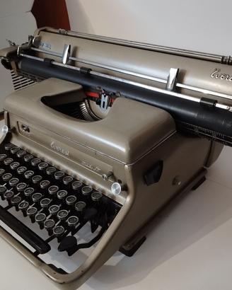 Macchina da scrivere Everest