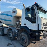 IVECO TRAKKER 500 con betoniera CIFA