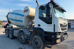 IVECO TRAKKER 500 con betoniera CIFA