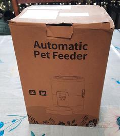 dosatore automatico di crocchette per cani/ gatti.