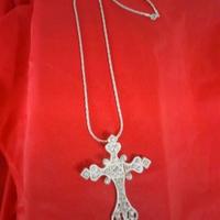 Collana con pendente croce