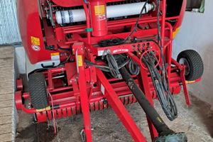 Rotopressa Trattore Mietitrebbia Rimorchio