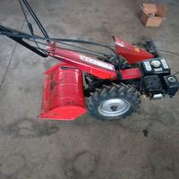 Motocoltivatore con falciatrice