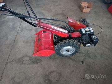 Motocoltivatore con falciatrice