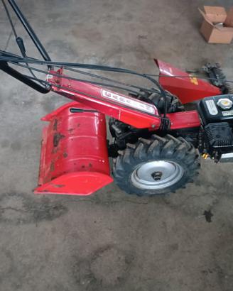 Motocoltivatore con falciatrice