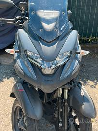 Yamaha 300 TRICITY
