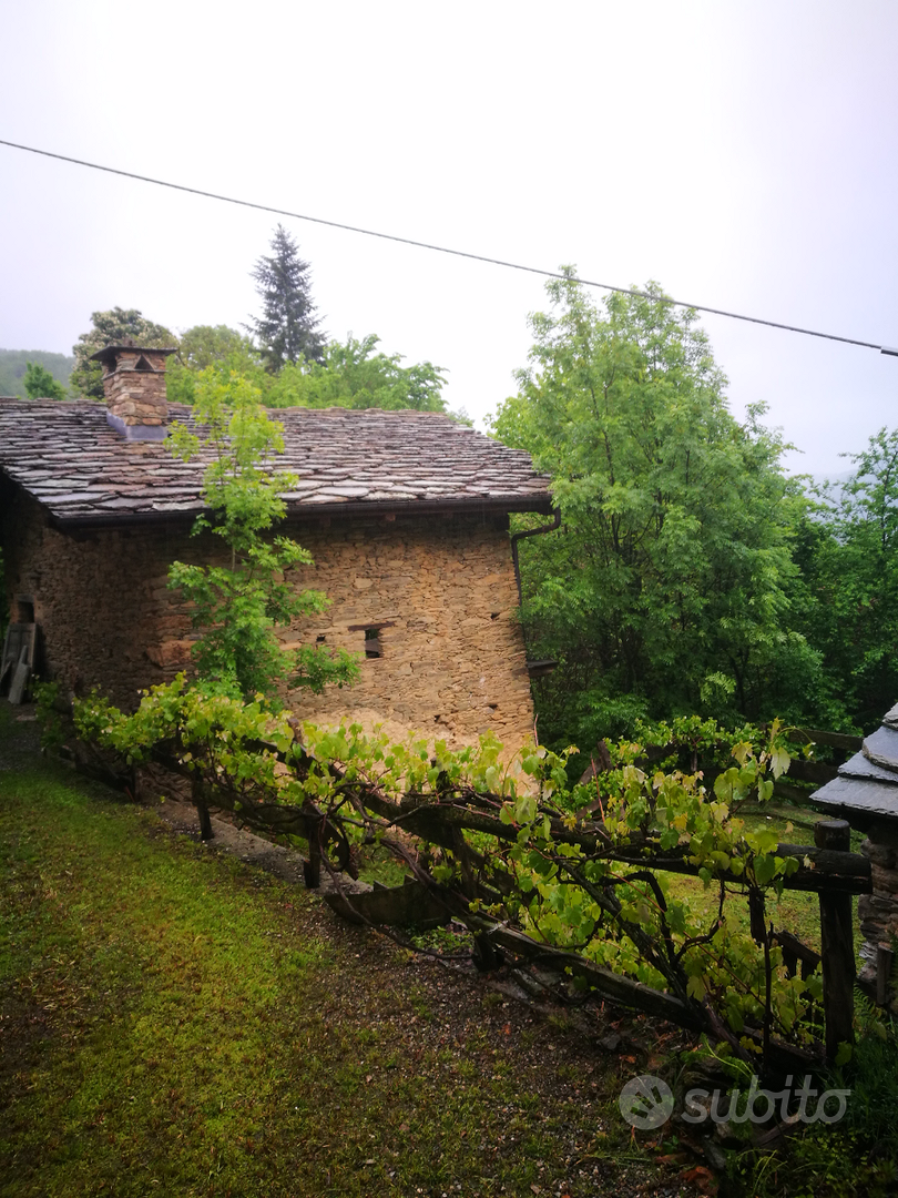 Valle Maira: ampia porzione di borgata alpina - Vista 6