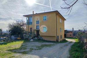 5 LOCALI A NERETO