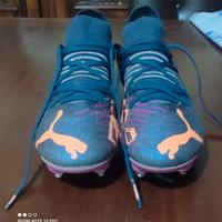 Scarpini da calcio con tacchetti in ferro 