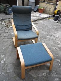 POÄNG Poltrona blu con poggiapiedi