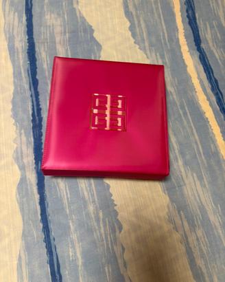 Scatola rigida Givenchy Parfums rosa fucsia