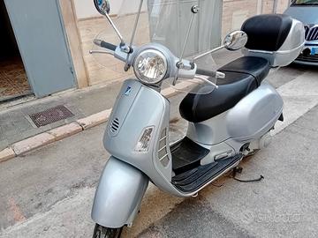 Vespa L200 gt
