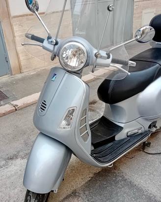 Vespa L200 gt