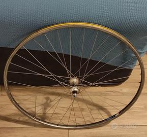 Cerchio 28 bicicletta con copertone